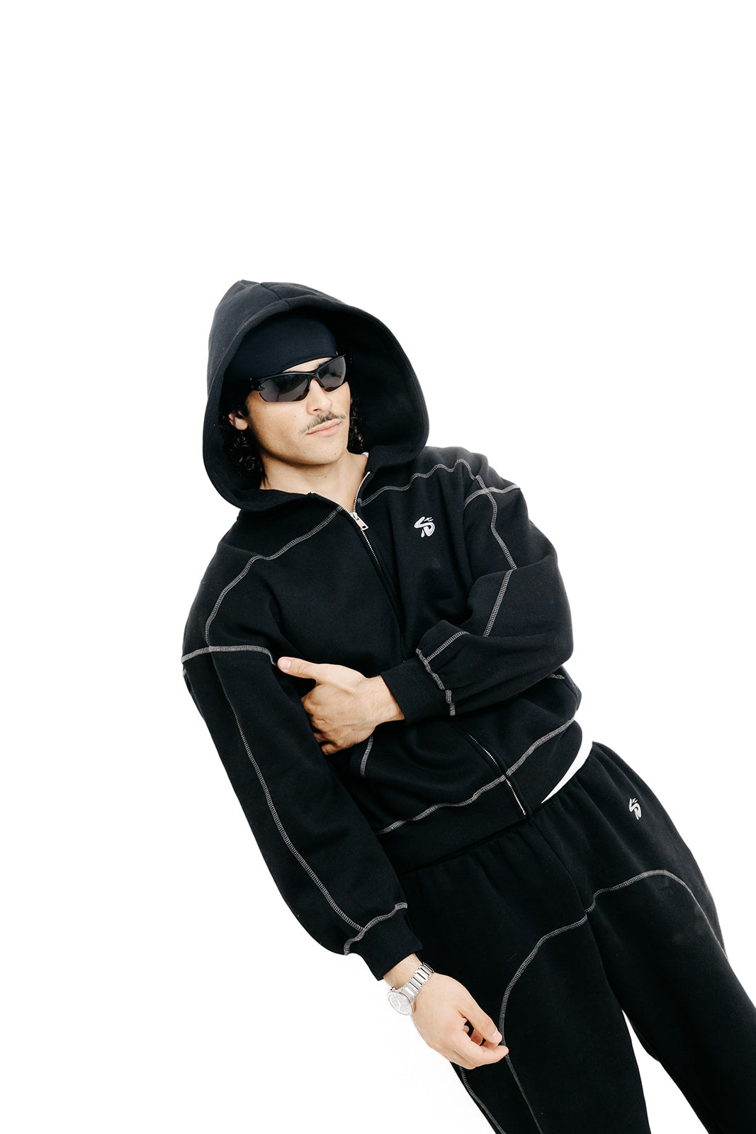 Black zip hoodie F001