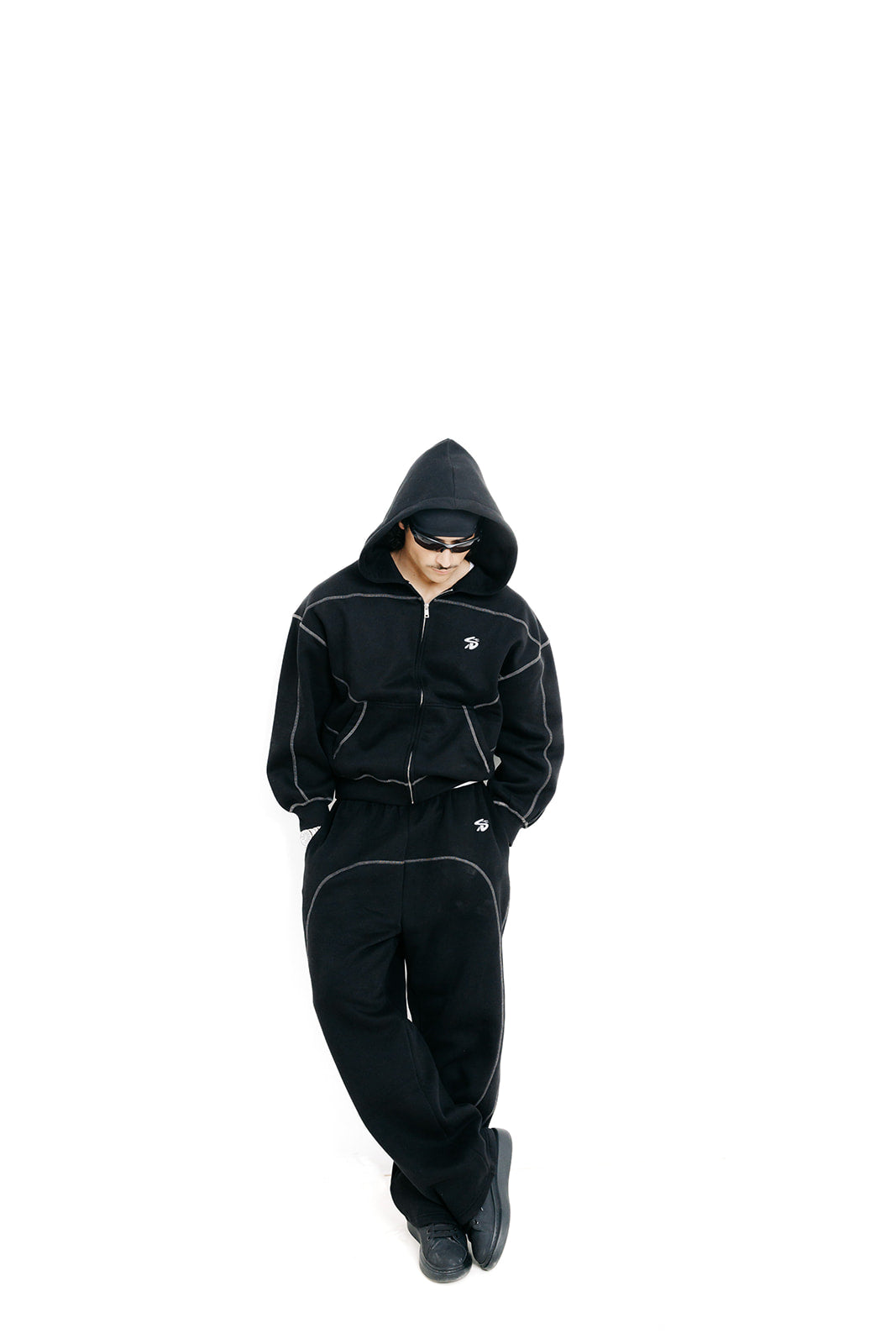 Black zip hoodie F001